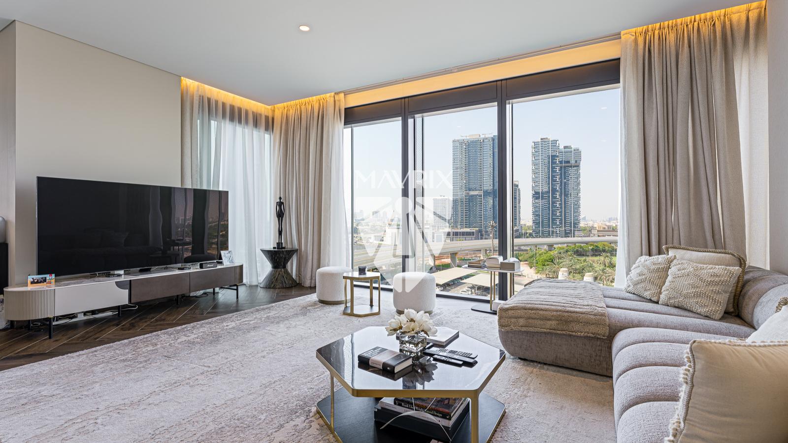Corner unit | furnished | Available 16th September
