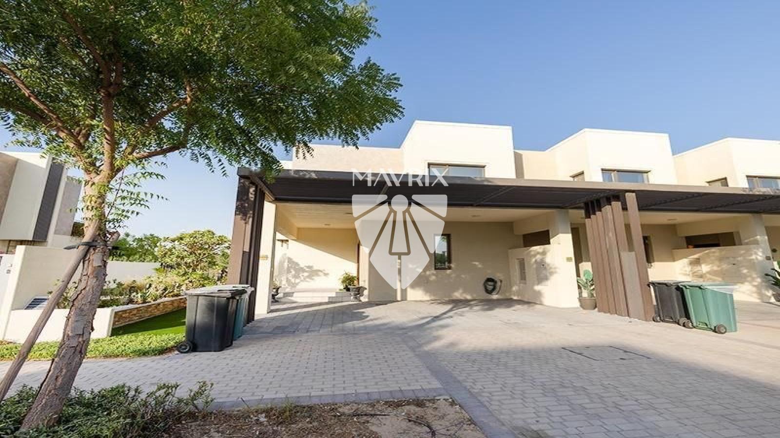 Single Row | Sikka-Facing Semi-Corner | Landscaped