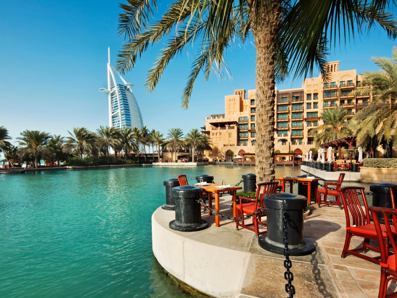 Stay Near Dubai’s Best Food Spots | Culinary Traveler’s Guide