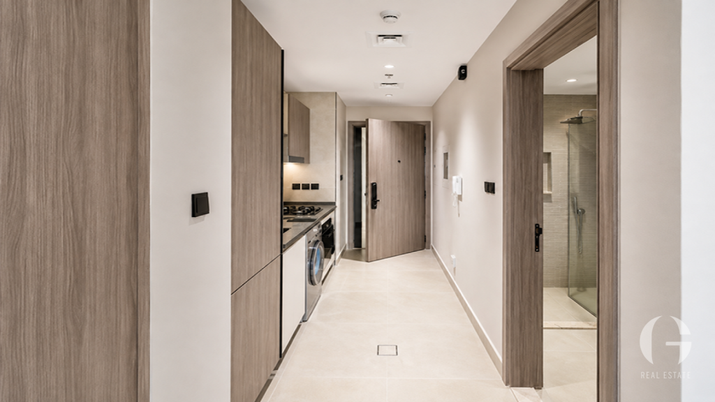 Modern Finish | Spacious Home | High Demand — photo 4