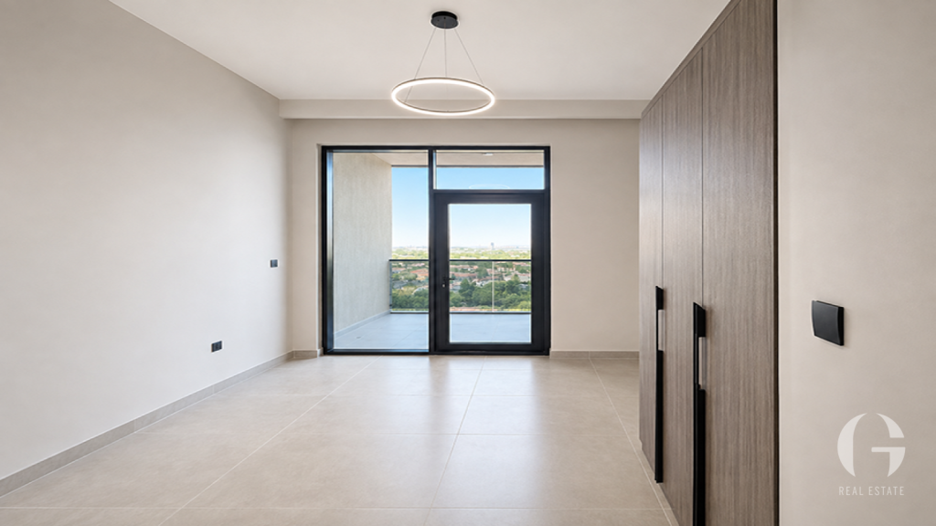 Modern Finish | Spacious Home | High Demand — photo 2
