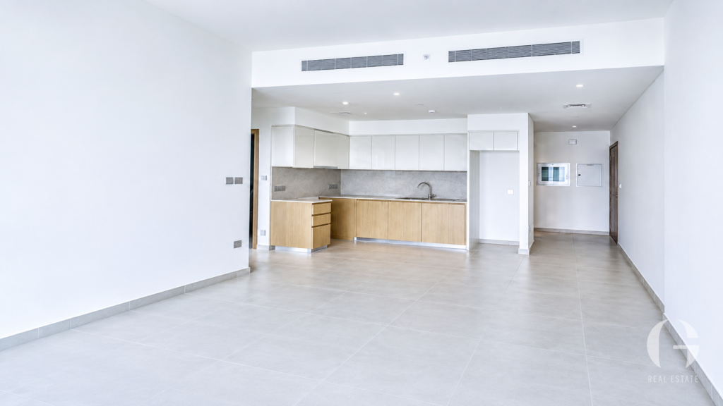 High Floor | Large Layout | Unfurnished | Spacious — photo 2