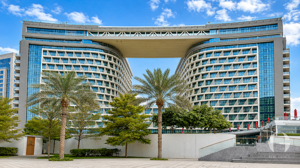 Luxurious Apt | Beach Access | Fully Furnished