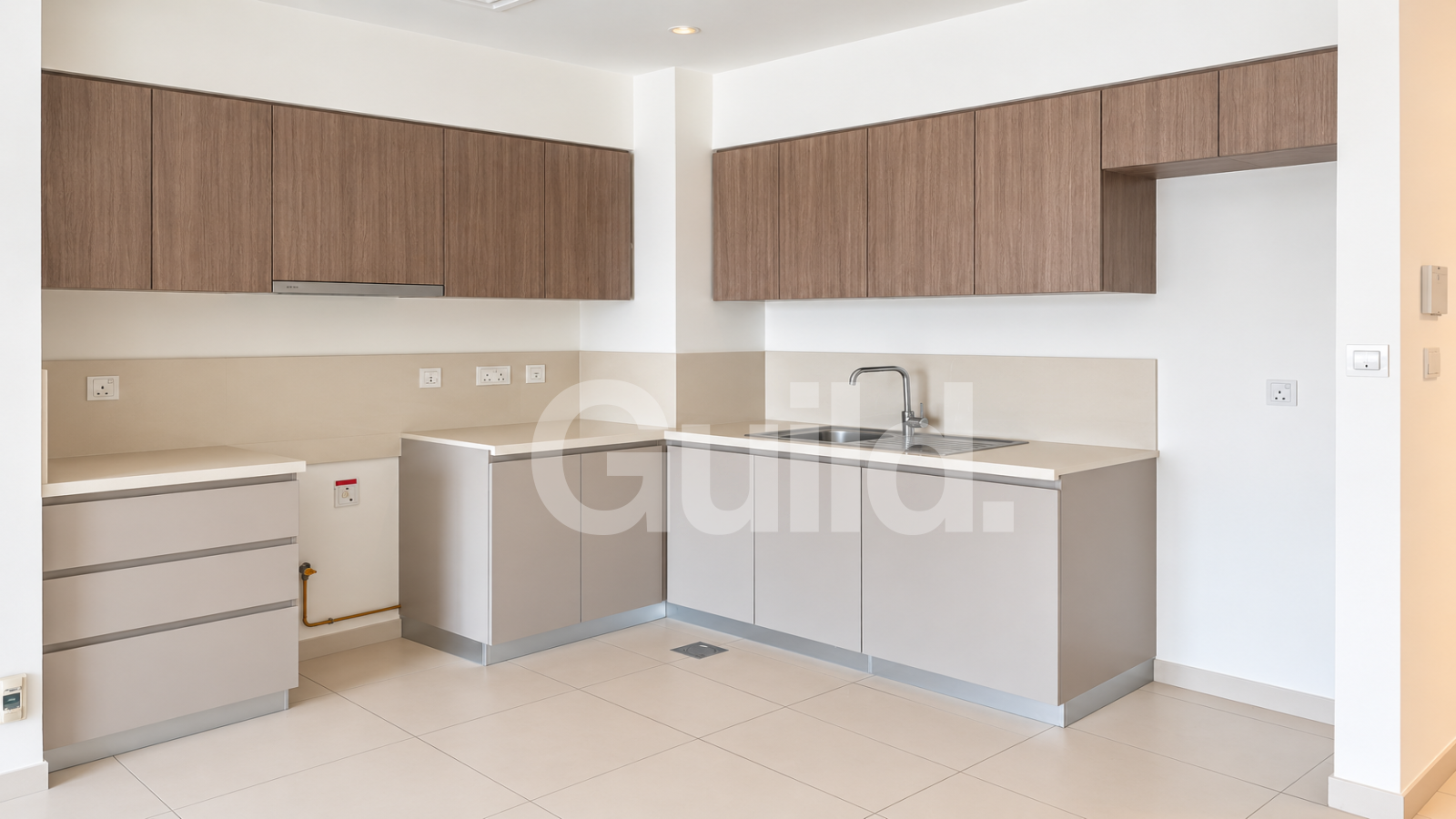 Boulevard View | Unfurnished | Well Maintained — photo 3