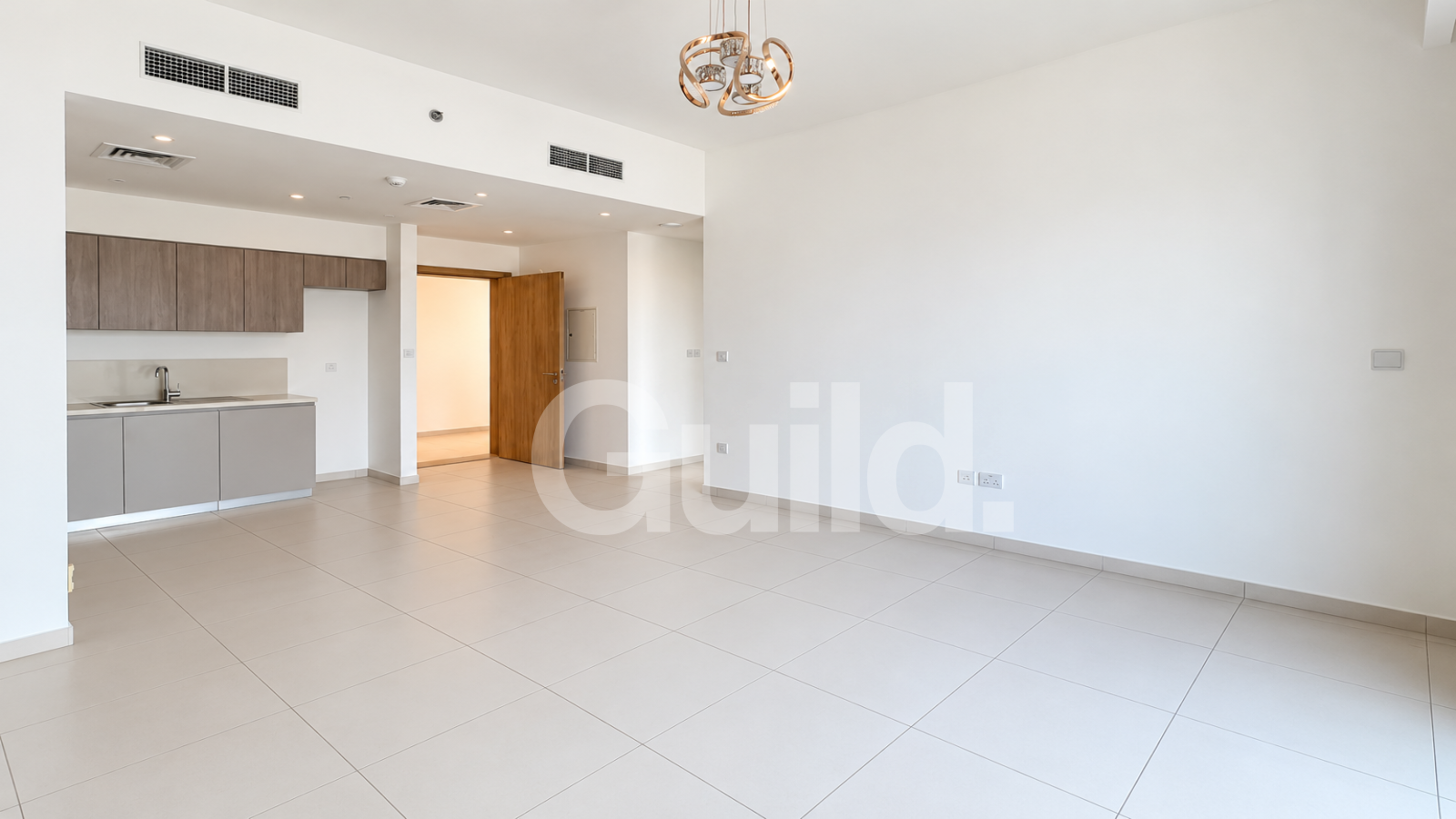 Boulevard View | Unfurnished | Well Maintained — photo 2