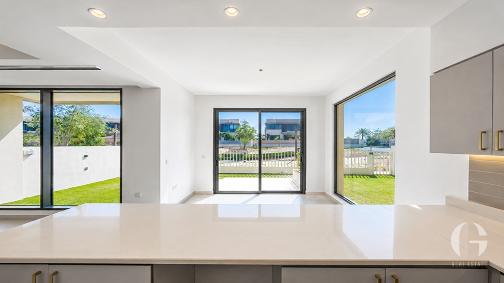Prime Location | Spacious | Landscaped Garden — photo 3