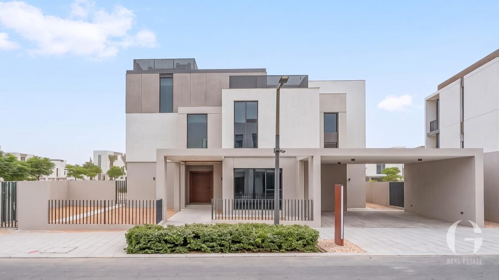 5BR | Park Backing | Prime Location | Luxurious