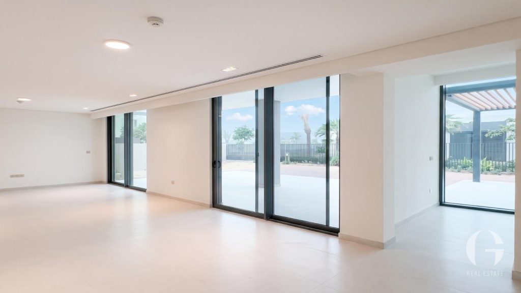 5BR | Park Backing | Prime Location | Luxurious — photo 2