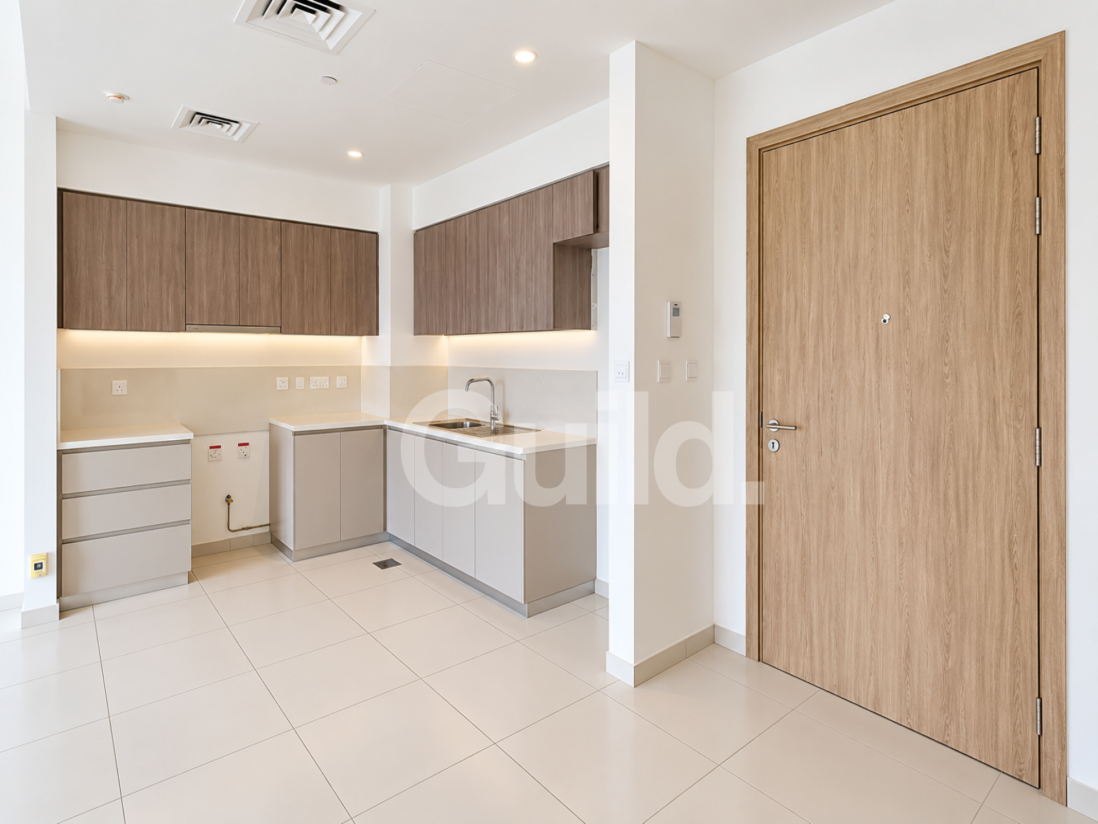 Mid Unit | Boulevard View | Vacant | Spacious — photo 4