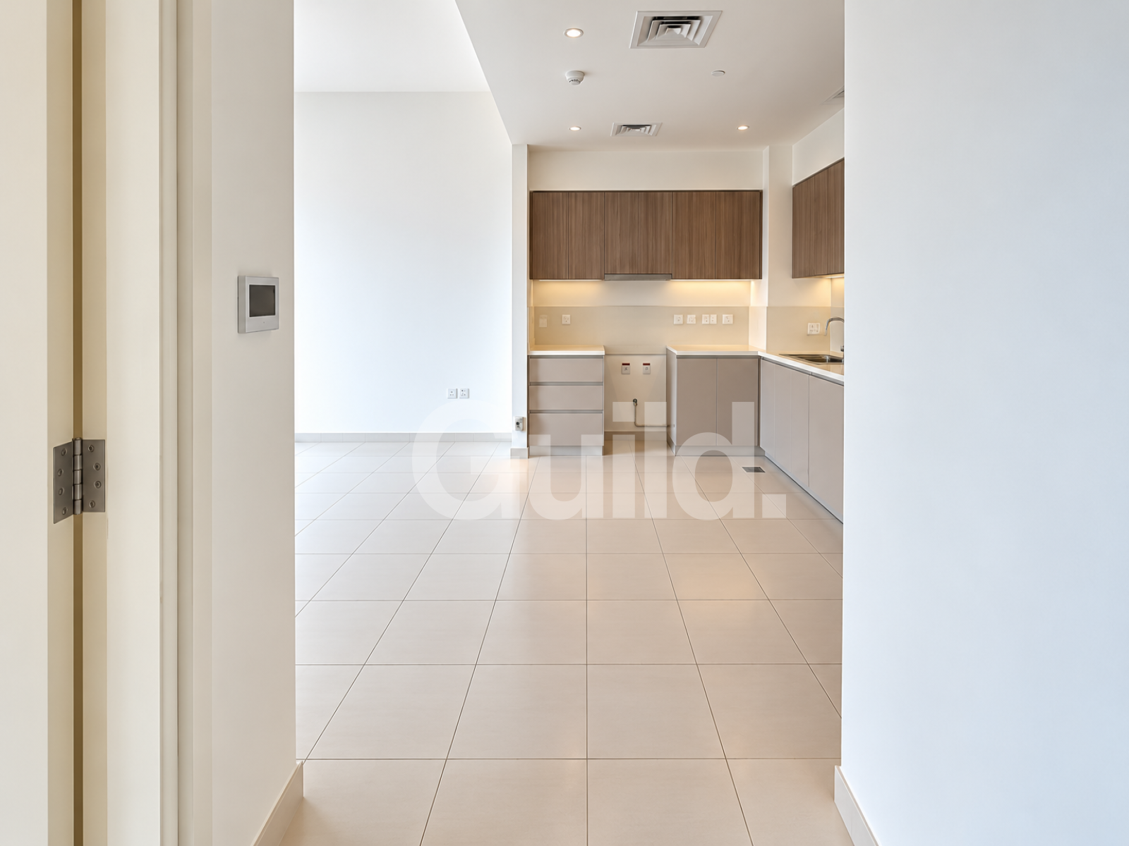 Mid Unit | Boulevard View | Vacant | Spacious — photo 5