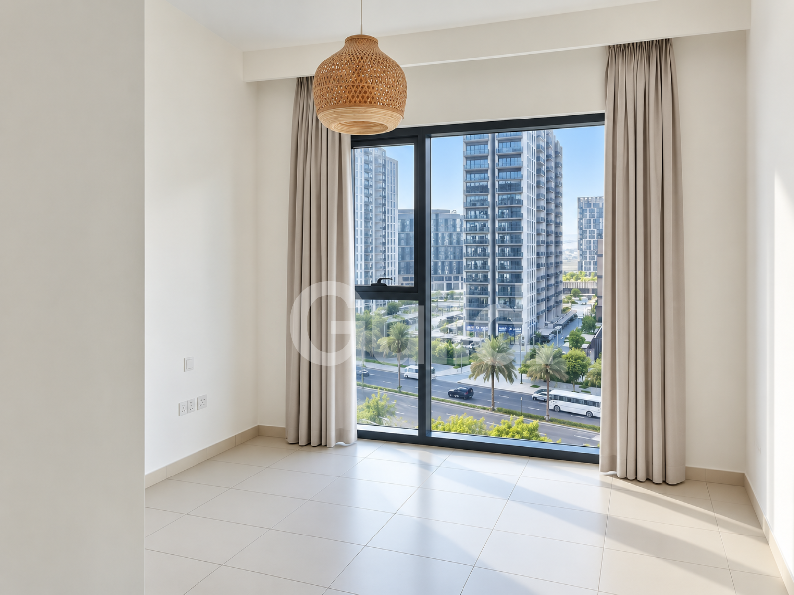 Mid Unit | Boulevard View | Vacant | Spacious — photo 3