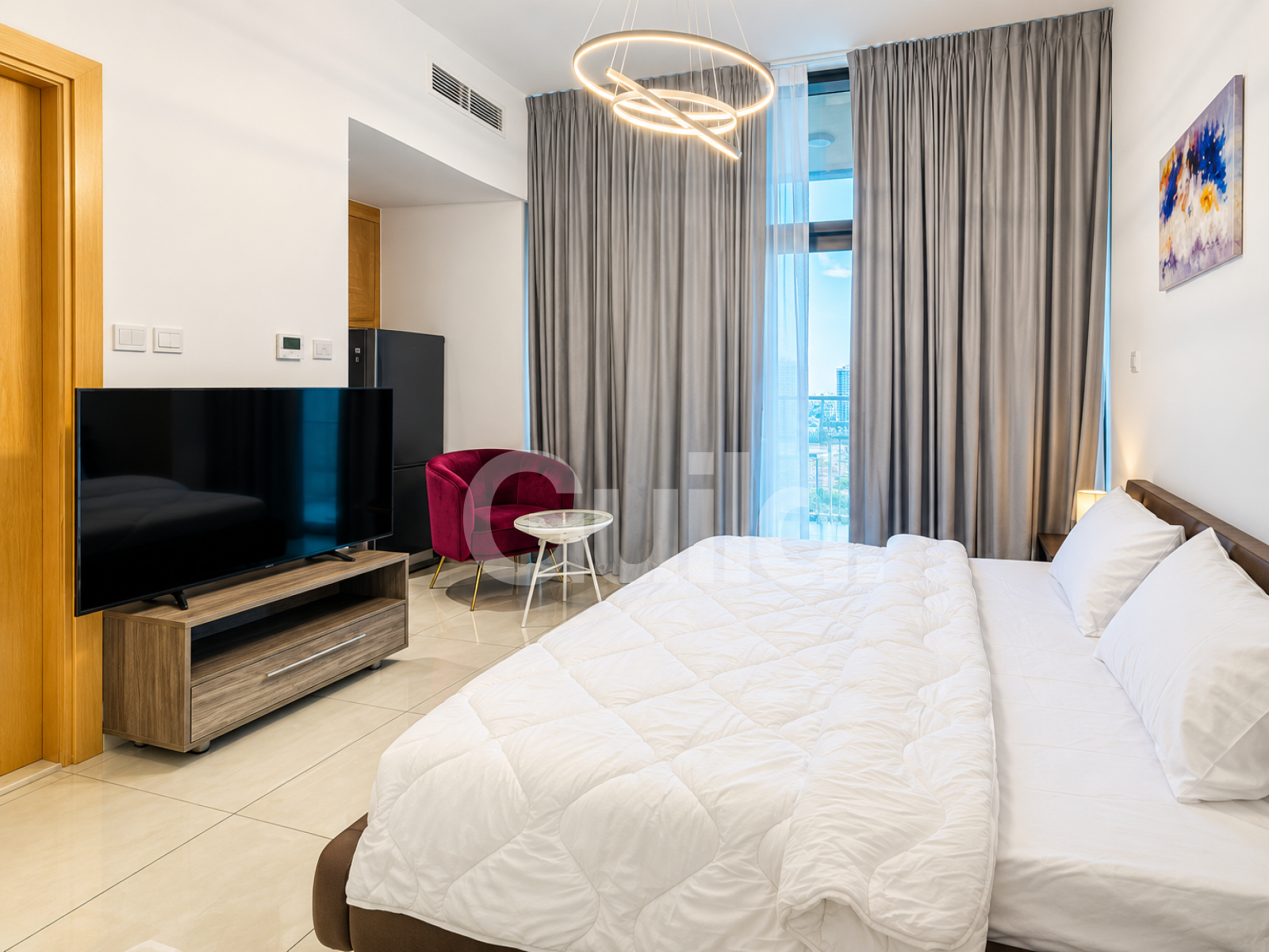 Fully Furnished | Quality Unit | Prime Location — photo 2