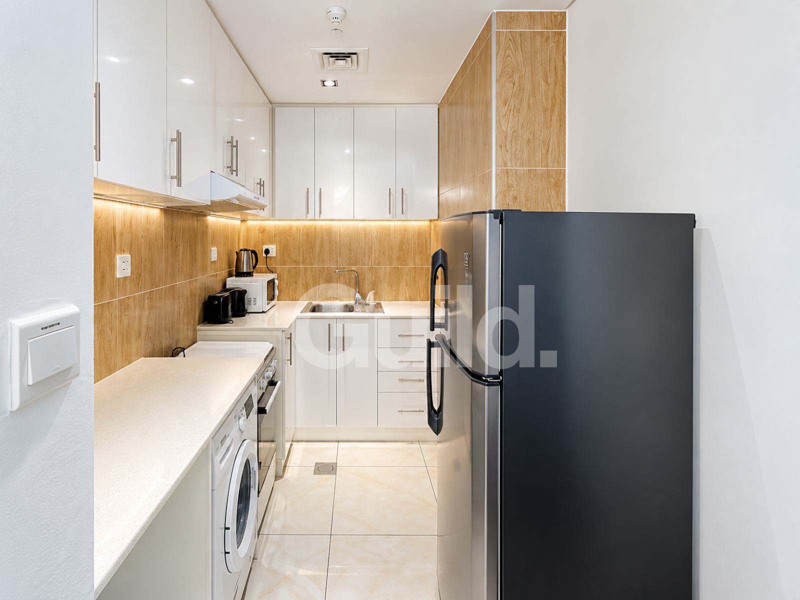 Fully Furnished | Quality Unit | Prime Location — photo 3