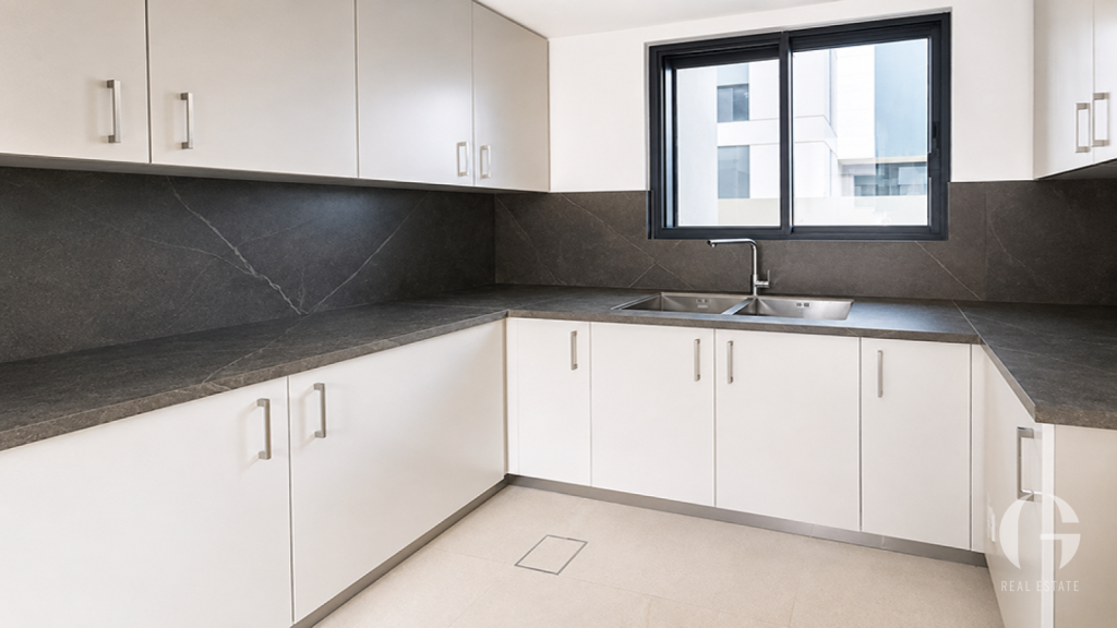 4BR | Close to Amenities | Prime Location — photo 4