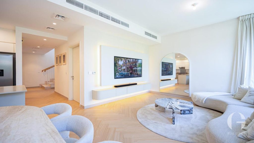 Premium Family Villa | Great Layout | Upgraded — photo 2