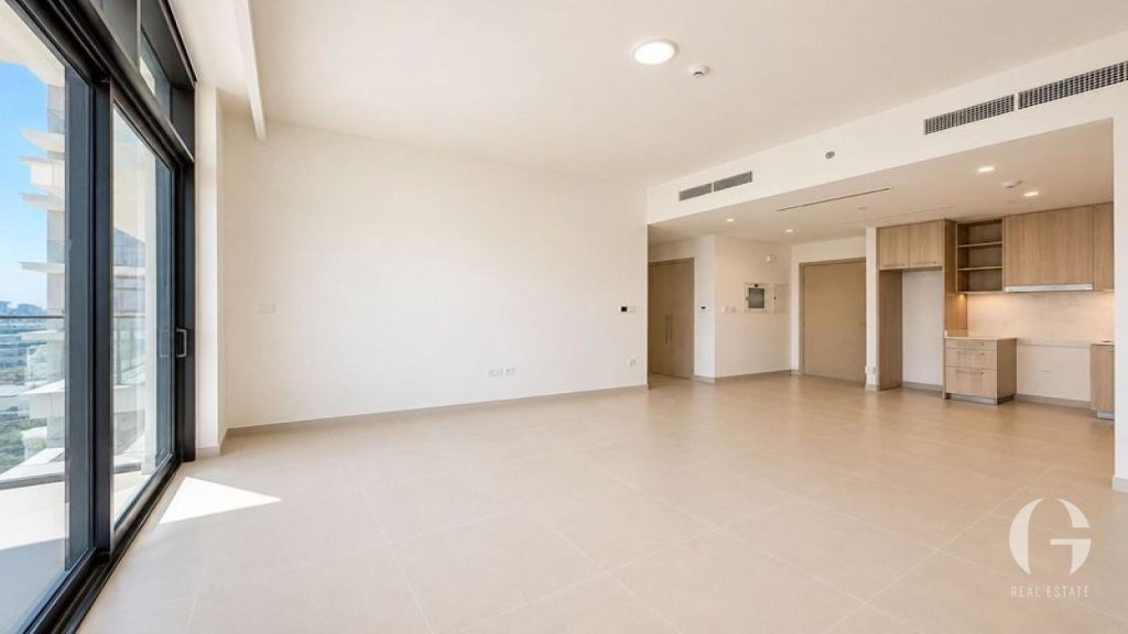 Corner Unit | Prime Location | Vacant | Spacious — photo 3