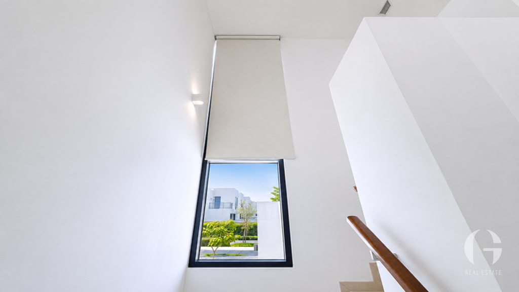 Spacious | Prime Location | Corner Unit | Upgraded — photo 5