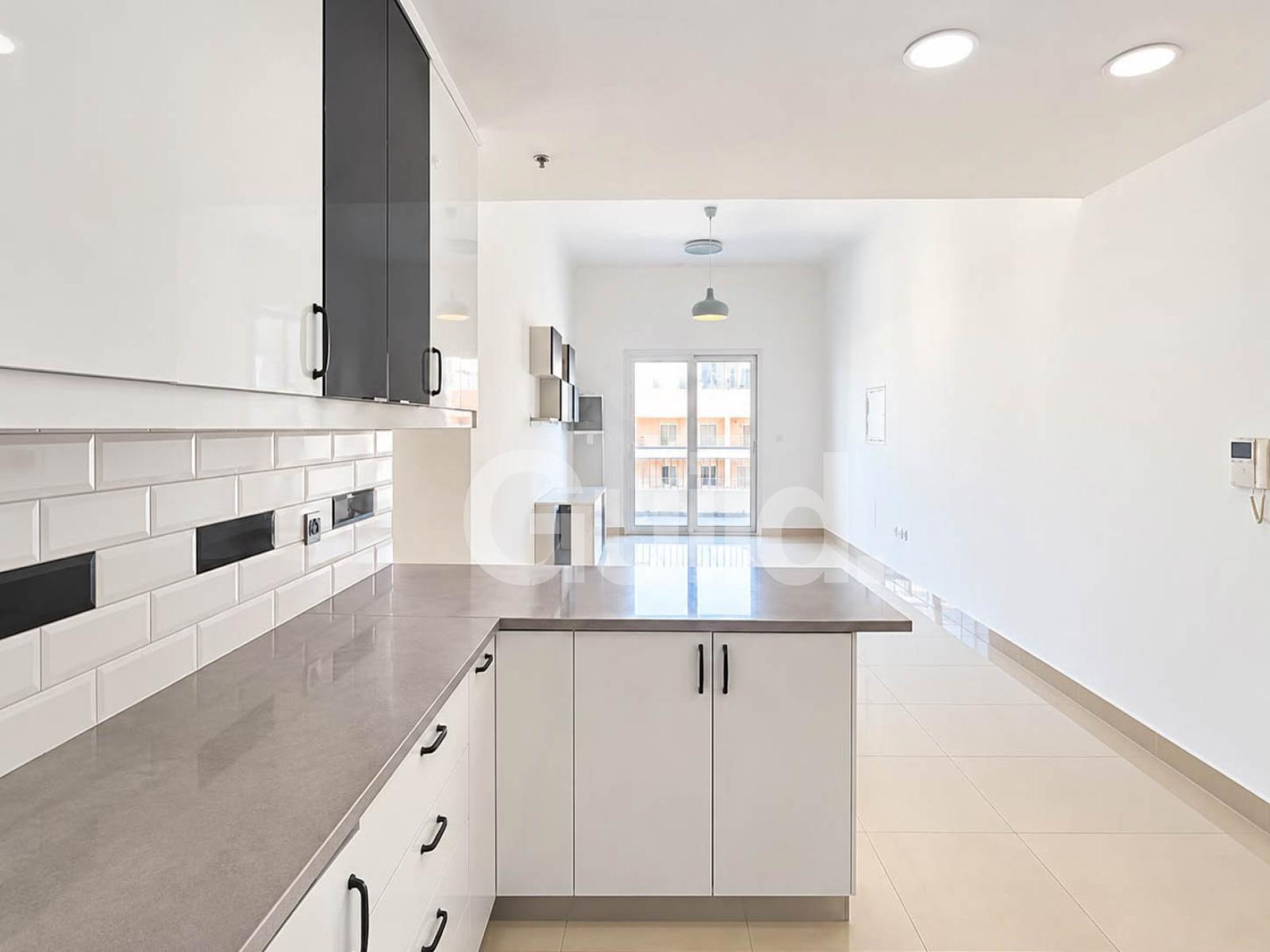 Pool View | Vacant | Great Deal | Bright Unit — photo 4