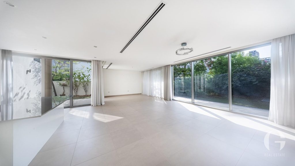 Large Plot | Prime Community | Bright | Spacious — photo 2