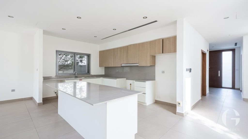 Large Plot | Prime Community | Bright | Spacious — photo 5