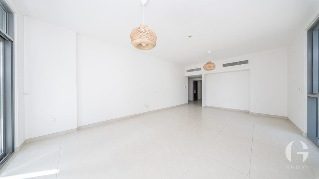 Spacious Apt | Community Views | Rare Unit in Bldg — photo 3