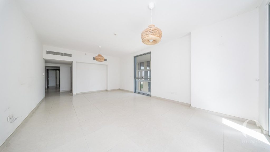 Spacious Apt | Community Views | Rare Unit in Bldg — photo 4