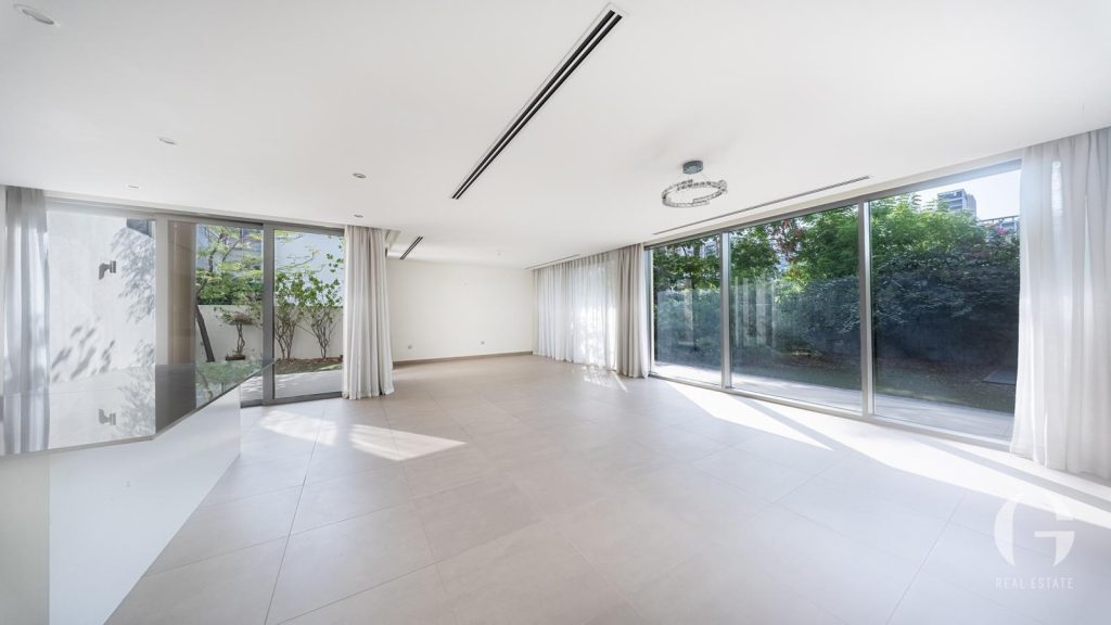 Large Plot | Prime Community | Bright | Spacious — photo 2