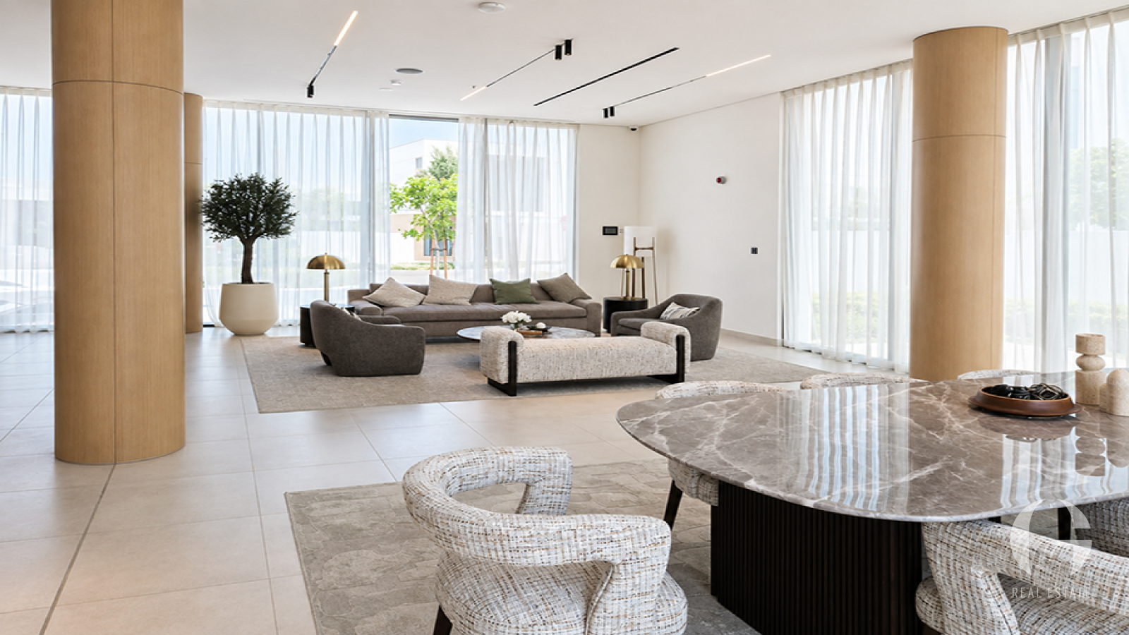 Pool View | Large Layout | Modern Design — photo 3