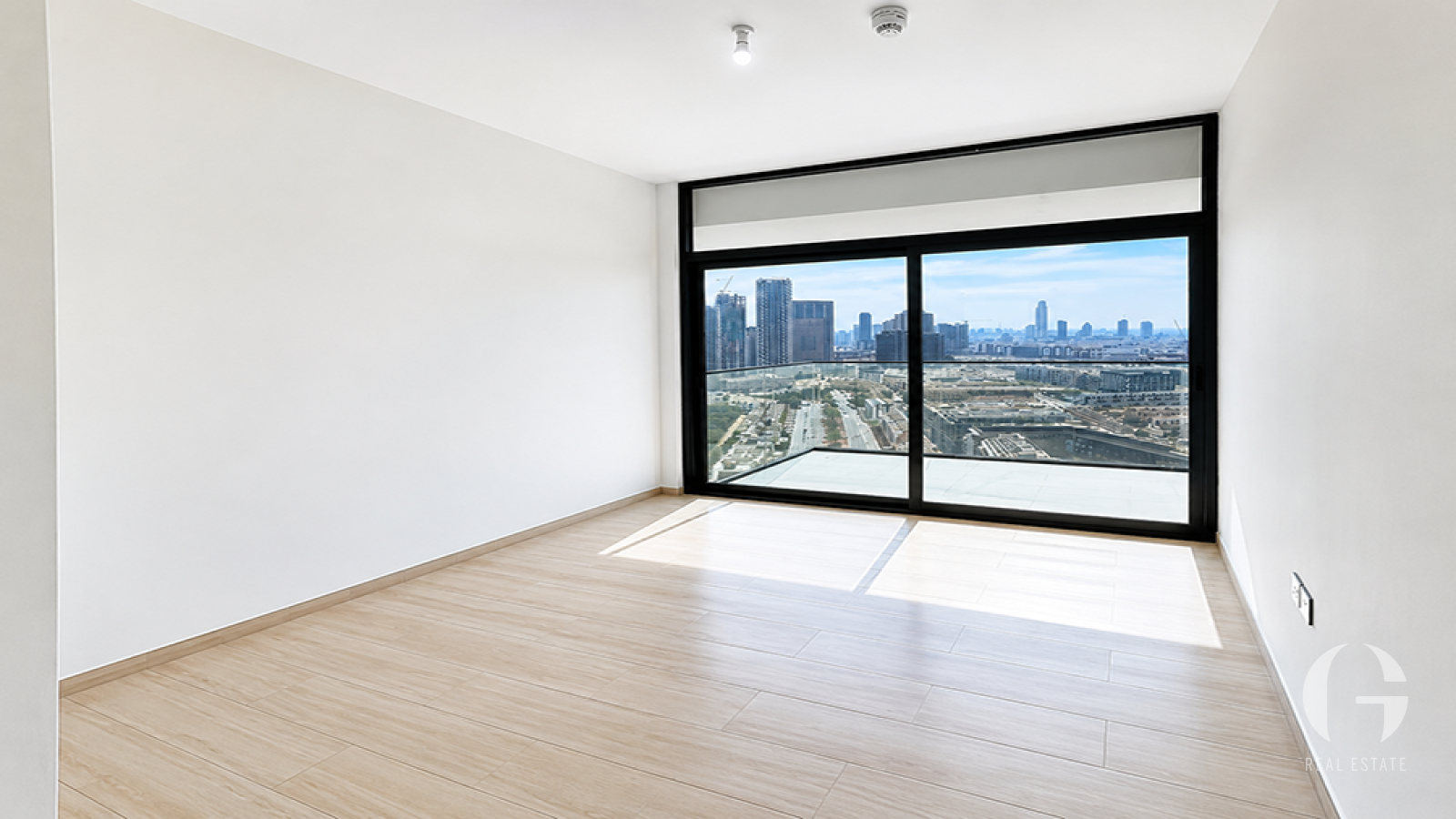 Spacious | Prime Location | Private Balcony — photo 5