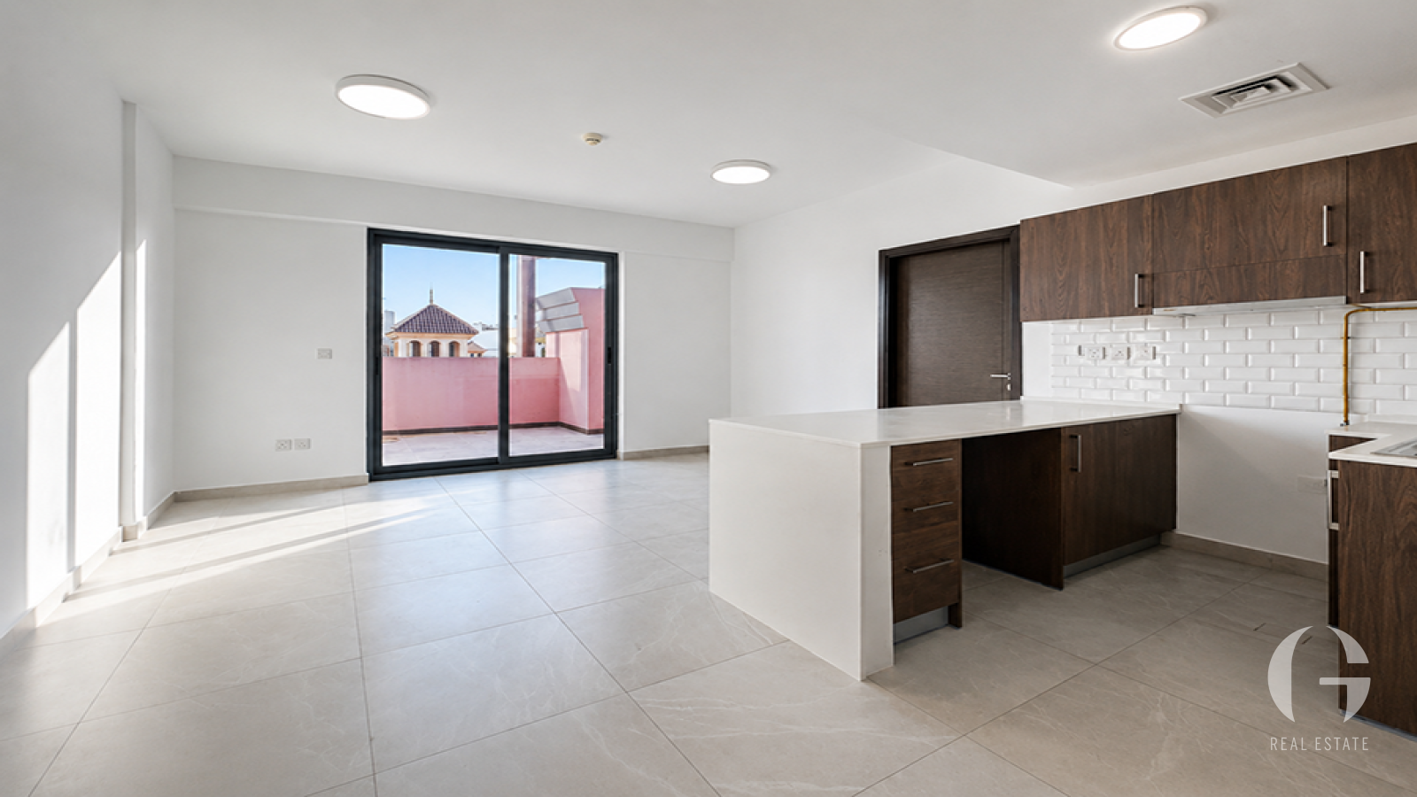 Modern Furnished | Spacious | Prime Location — photo 2