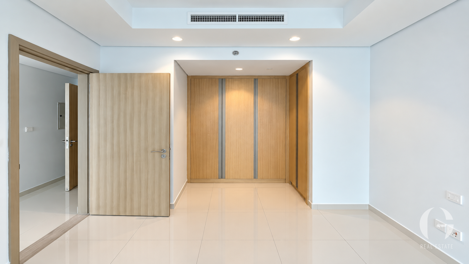 High Floor | Vacant | Fully Furnished | Spacious — photo 3