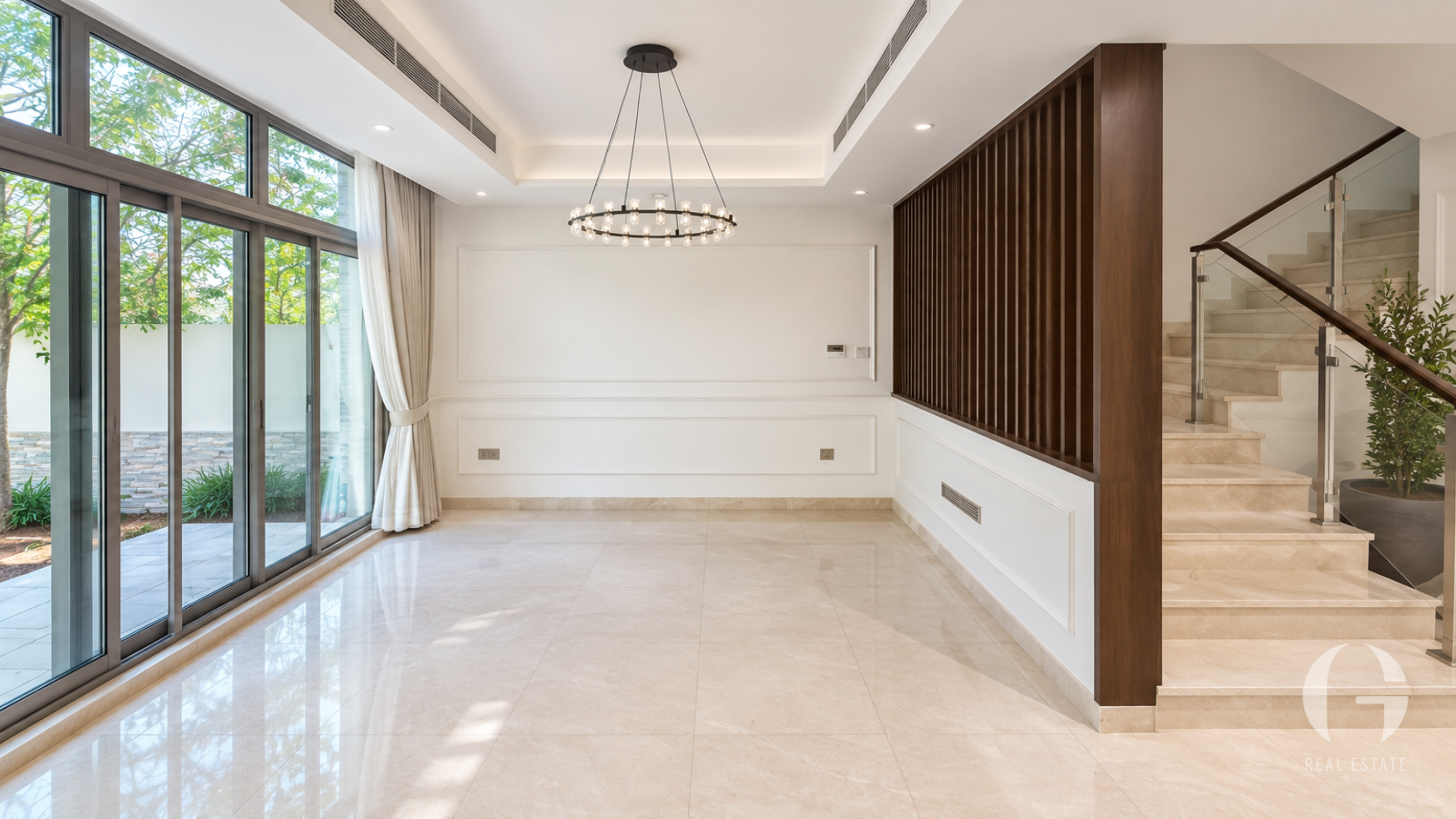 Upgraded | 3 Bed Plus Maid | Landscaped | Spacious — photo 5
