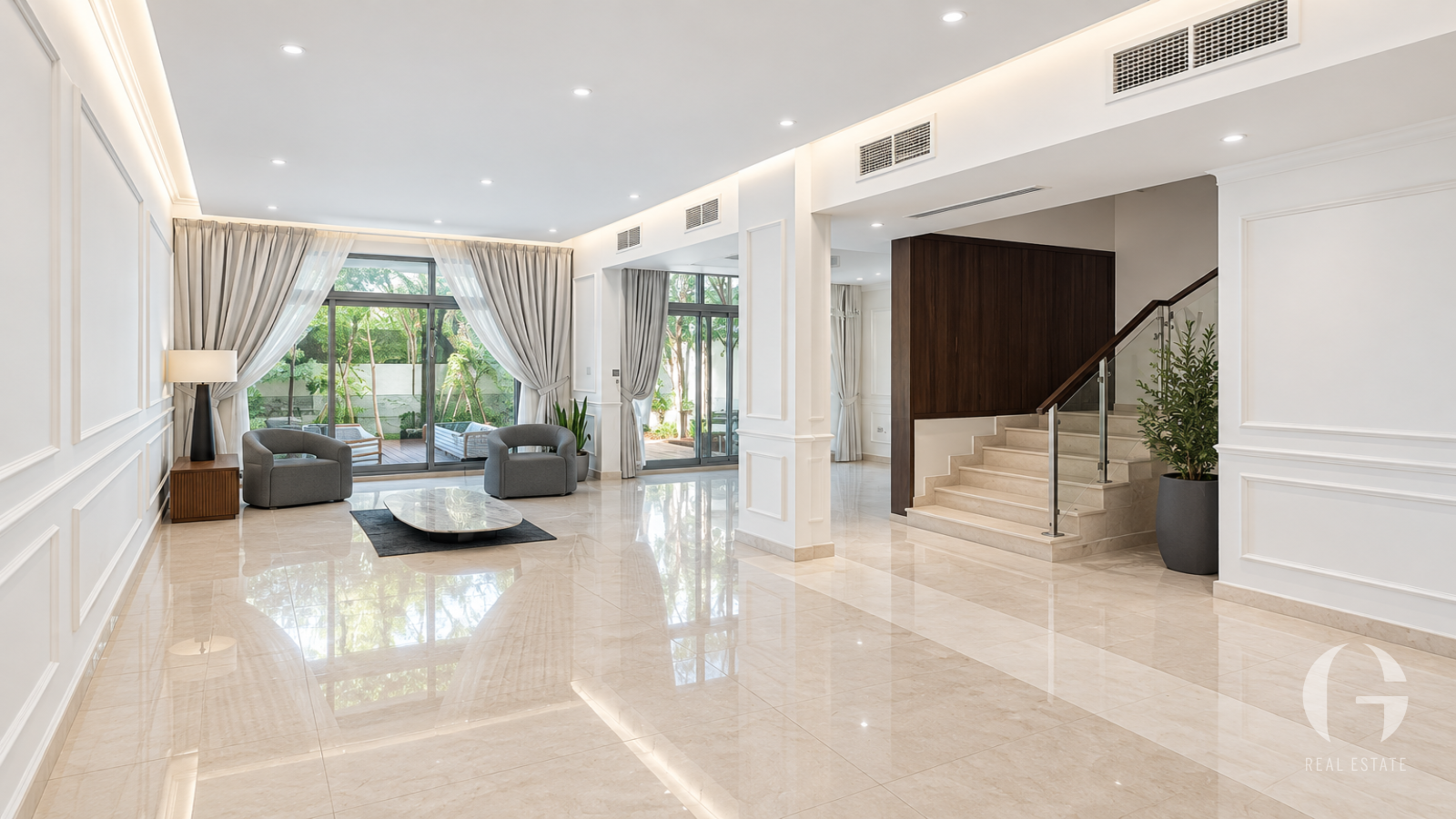 Upgraded | 3 Bed Plus Maid | Landscaped | Spacious — photo 2