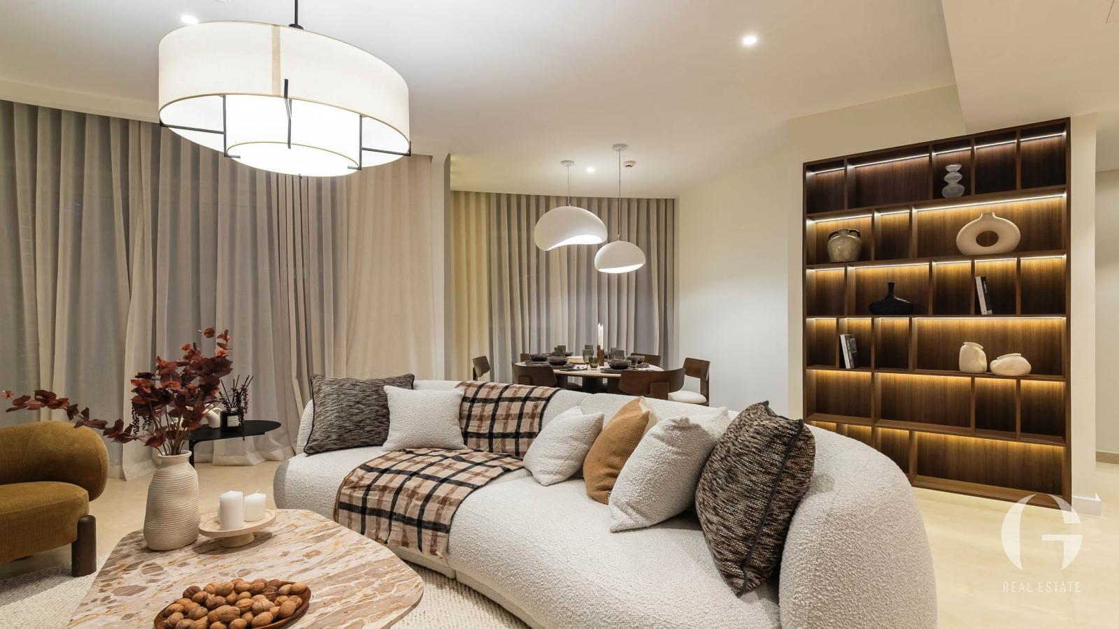Luxury Living | Well Maintained | Rare Opportunity — photo 4