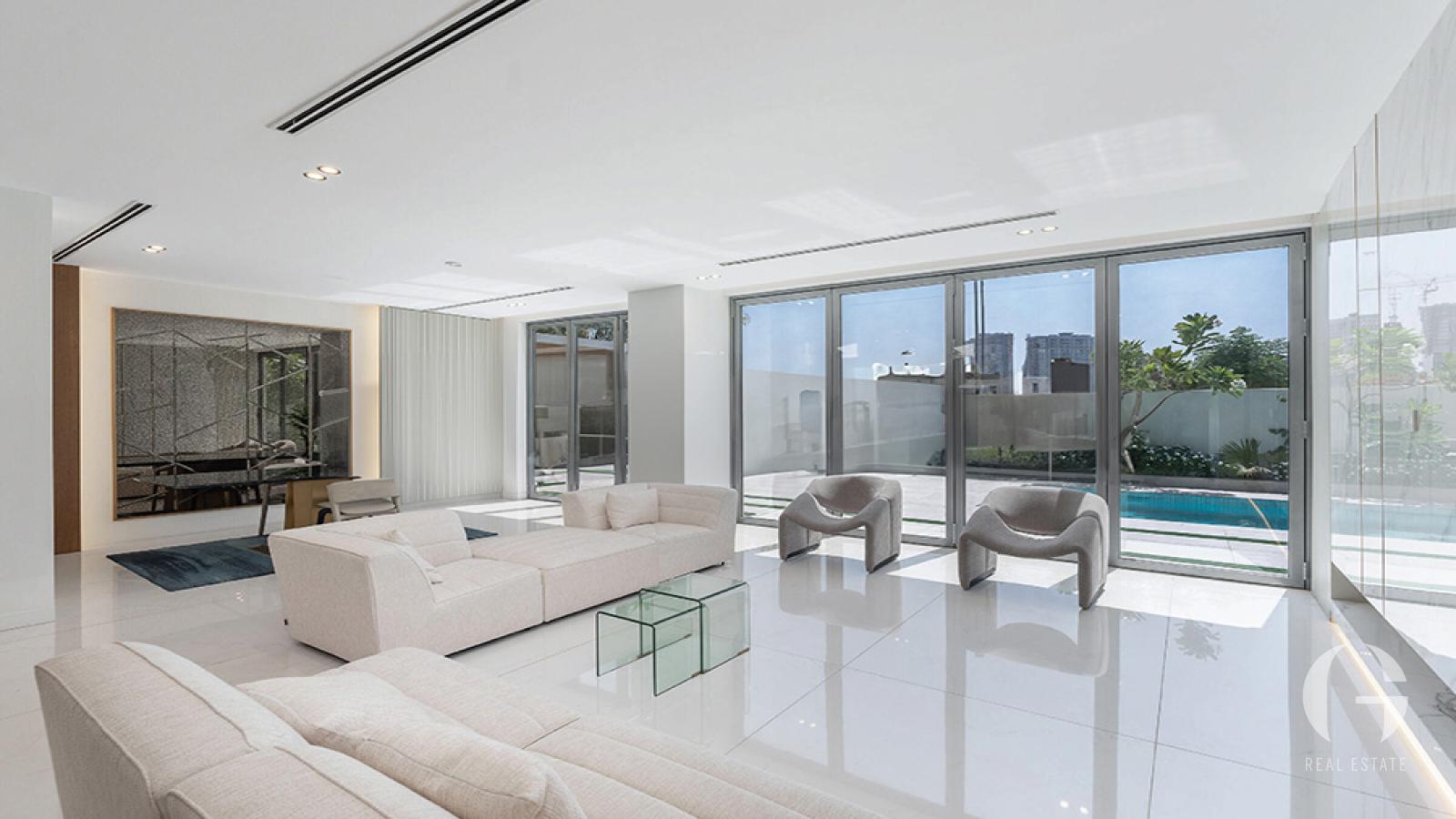 Upgraded Luxury 5BR | Pool | Extended | Modern — photo 3