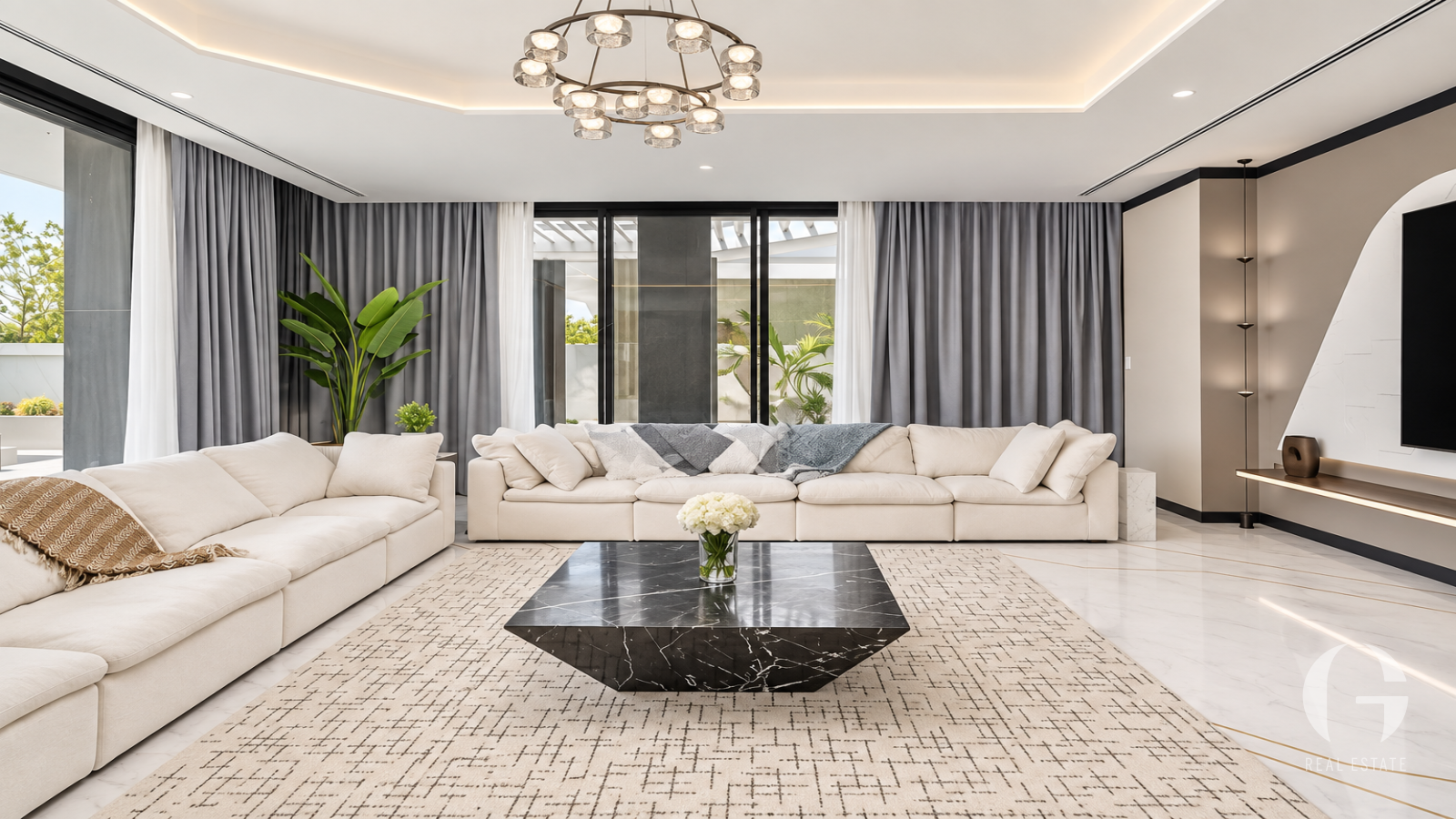 Luxury Living | Well Maintained | Rare Opportunity — photo 2